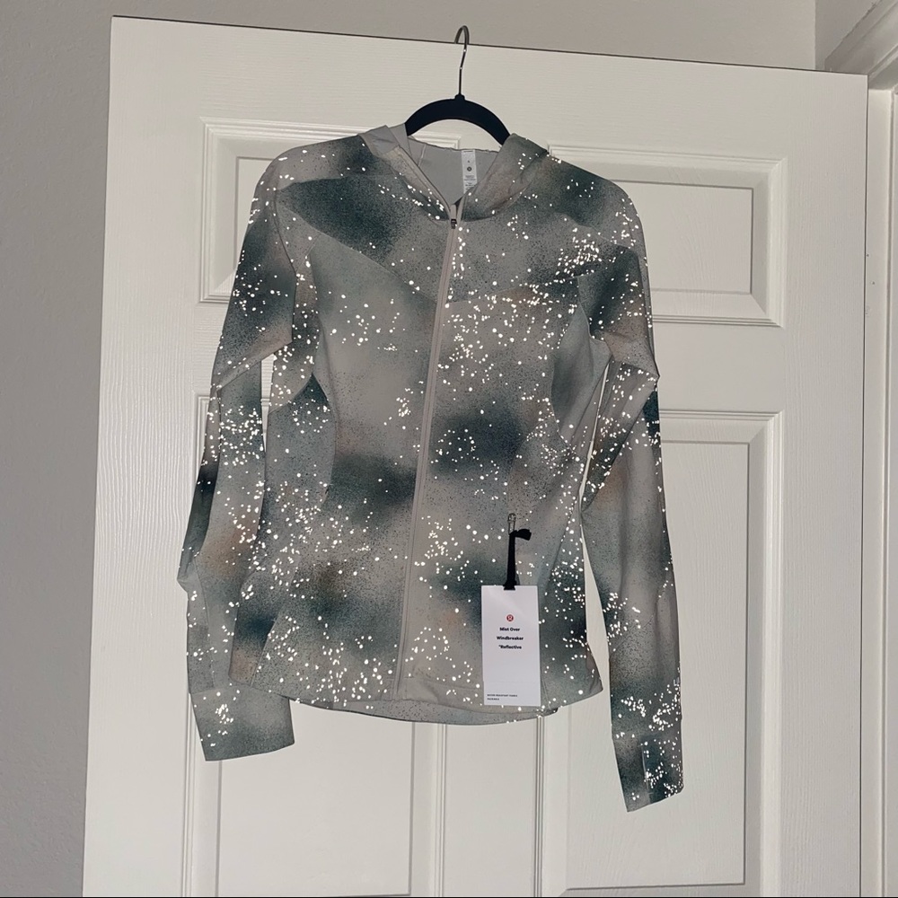 NWT lululemon Mist Over Windbreaker  Ref,size 6